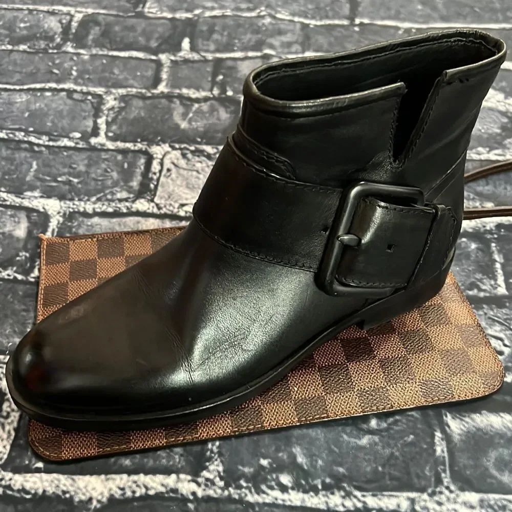 * Sigerson Morrison black leather ankle boots with large leather buck
